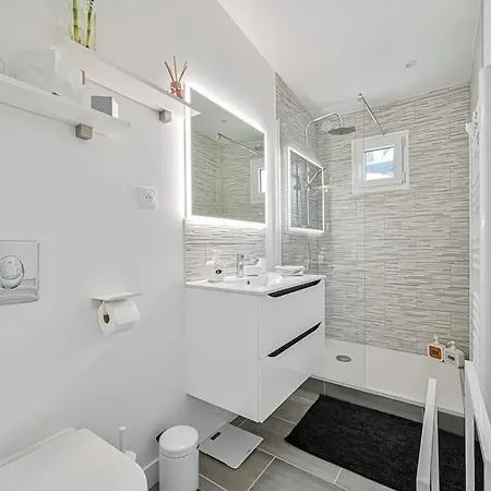 La Parenthese Apartment *